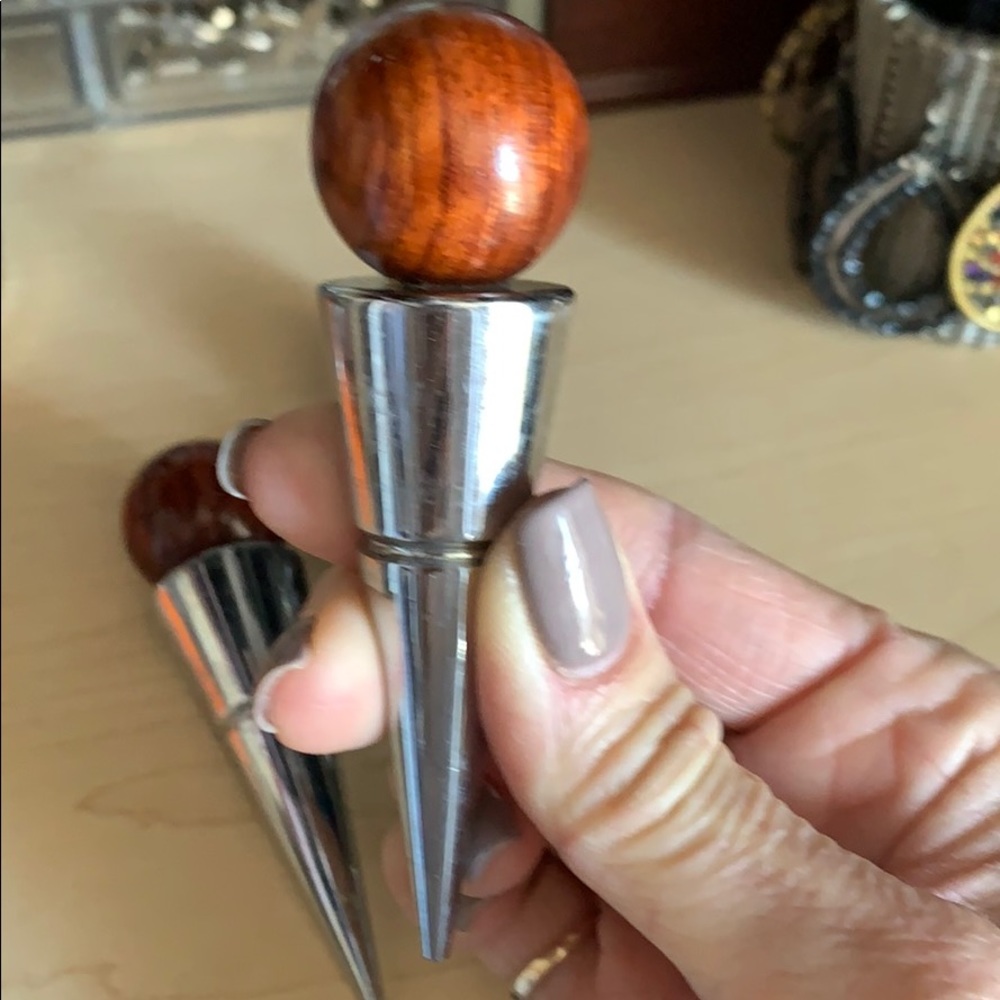 Set of three luxury, wood & silver wine stoppers. - Picture 2 of 4